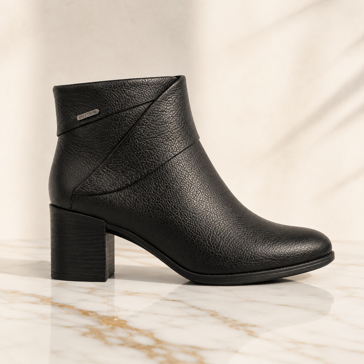 Bota Bottero Feminina Cano Curto Couro Salto Bloco 6 cm Confortável Preta 346918