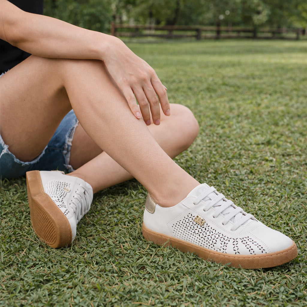 Tênis Feminino em Couro Branco Comfort Bottero