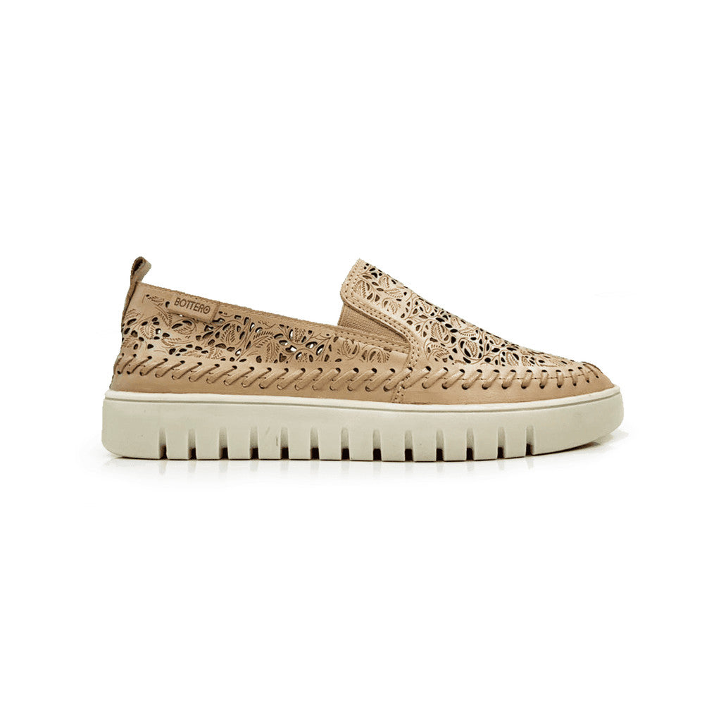Tênis feminino Slip On Bottero Couro legítimo Perfurado Caramelo — Sola Tratorada Confortável